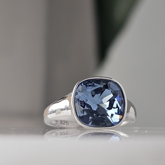Official Swarovski Blue Crystal Ring, size 6, 925 Sterling Silver - Picture 3 of 5